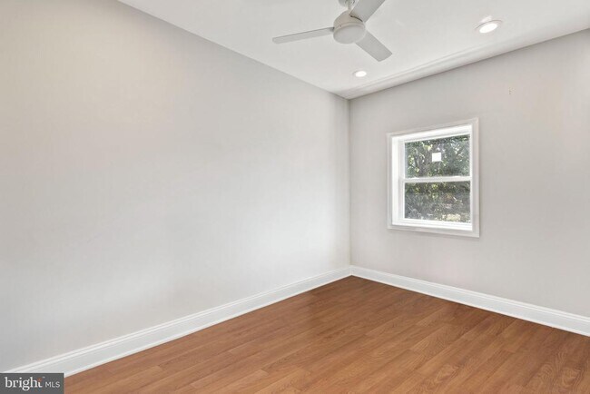 Building Photo - 1615 Fairlawn Ave SE