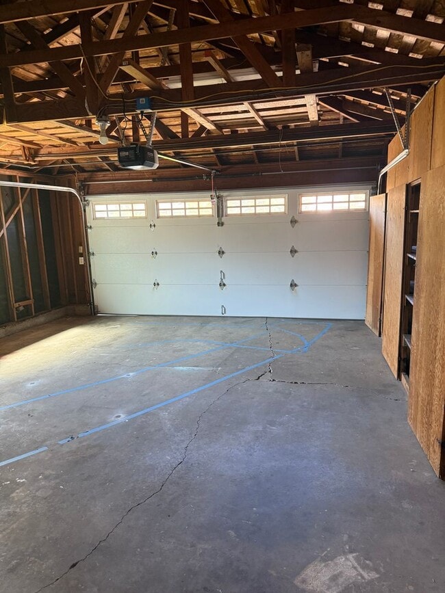 Building Photo - Spacious Waverly Park Home