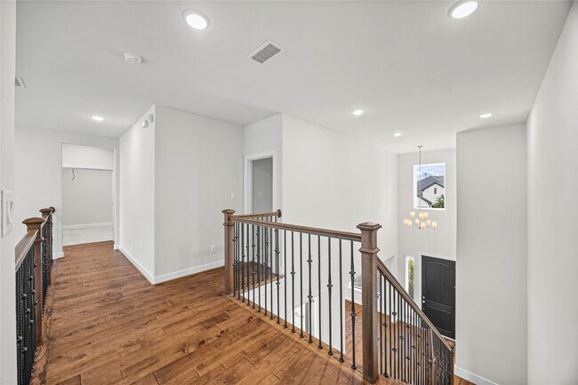Building Photo - 4627 Clear Creek Dr