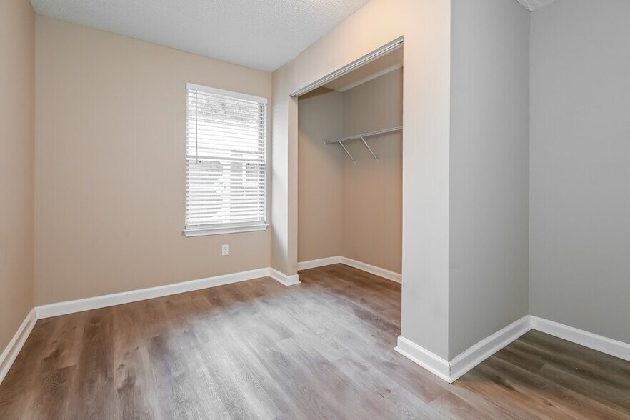 Building Photo - 2655 McCormick Woods Dr