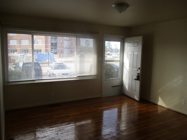 Building Photo - 110 Longhill Rd