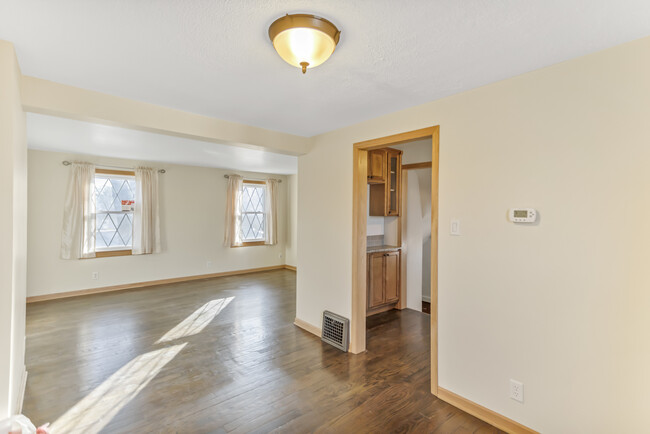 Building Photo - 5156 W 63rd Pl