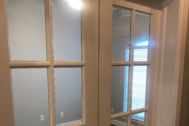 Building Photo - 12037 Ashford Dr