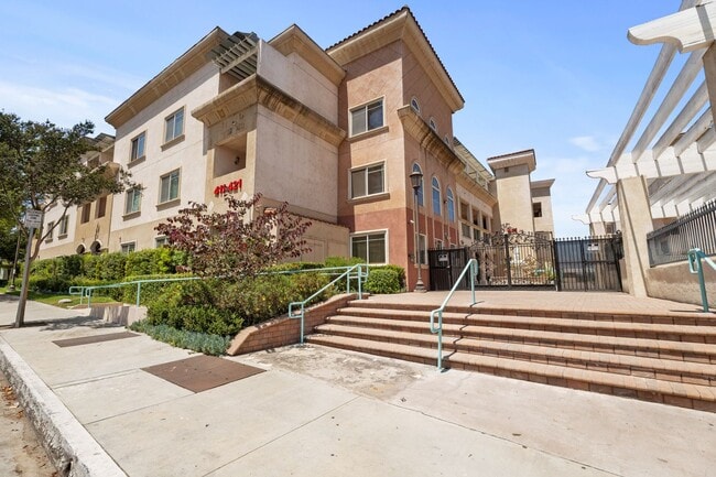 Building Photo - Spacious One-Bedroom in 55+ Monterey Park ...