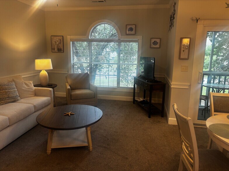 Building Photo - 4251 Hibiscus Dr
