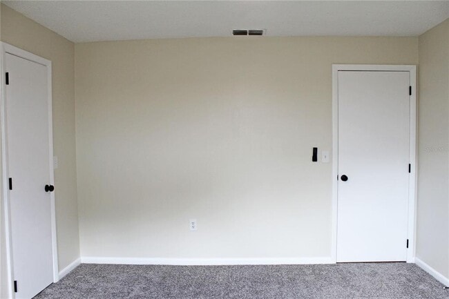 Building Photo - 608 Lark Dr