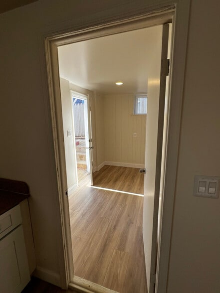 Building Photo - 5407 Quintana St