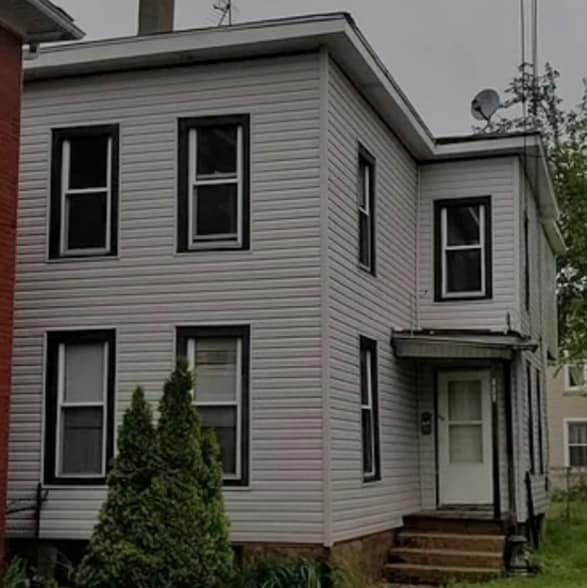 Building Photo - 627 Kent St