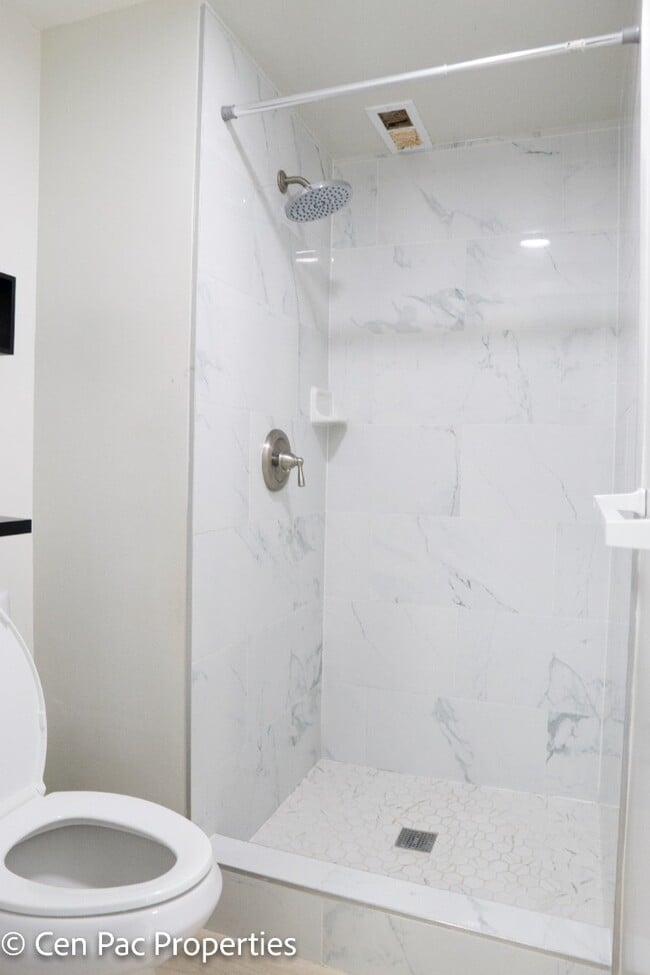 Building Photo - 2 Bed/2 Bath/1 Parking - Beautiful Unit with Nice View in Salt Lake!