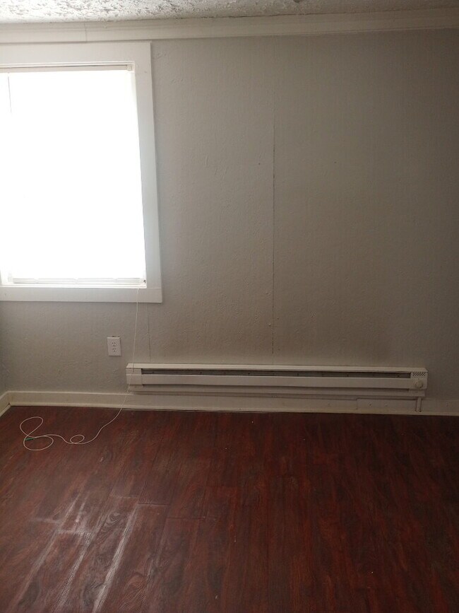 Building Photo - "Charming 2-Bedroom Home with Hardwood Elegance in Spartanburg!"
