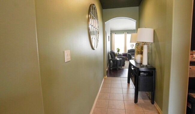 Building Photo - 2109 Mooncrest Dr