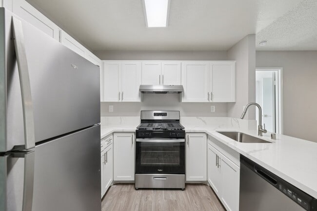 Building Photo - The Pines Henderson