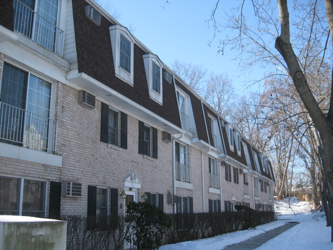 Primary Photo - Sutton Place Apartments