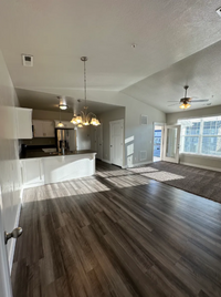 Building Photo - Spacious & Modern Living in the Heart of H...