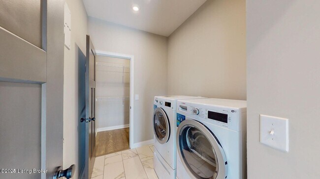 Building Photo - 212 Education Wy