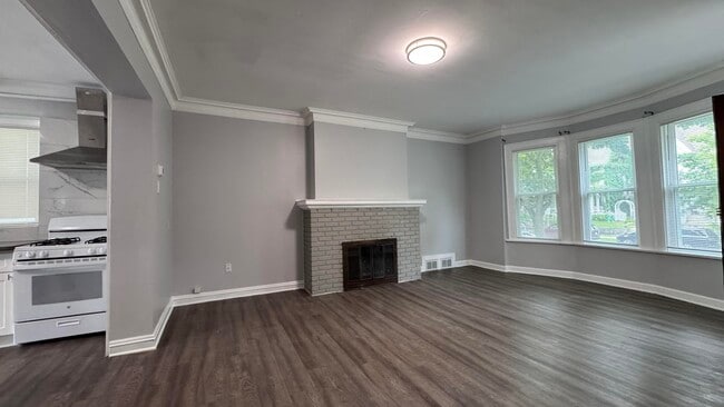 Building Photo - 2722 N Stowell Ave
