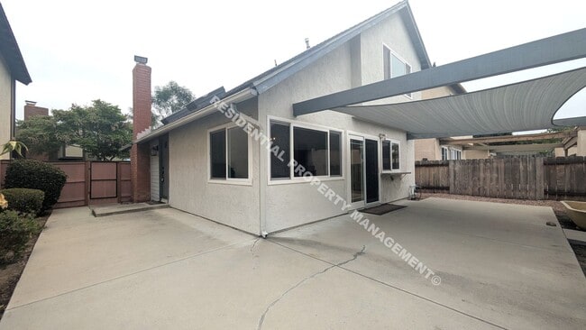 Building Photo - Light, Bright & Spacious 2-Story Home in t...