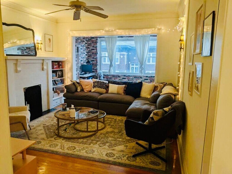 Primary Photo - 3619 N Pine Grove Ave