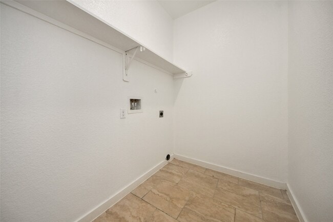 Building Photo - 450 Rd 5512