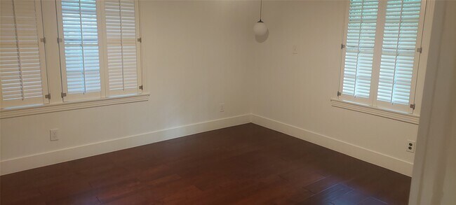 Building Photo - 4629 Cedar Oaks Ln