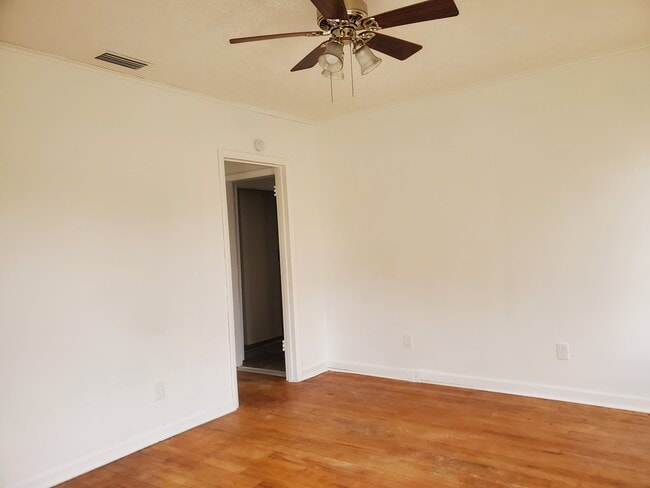 Living room - 905 Ethan Allen St