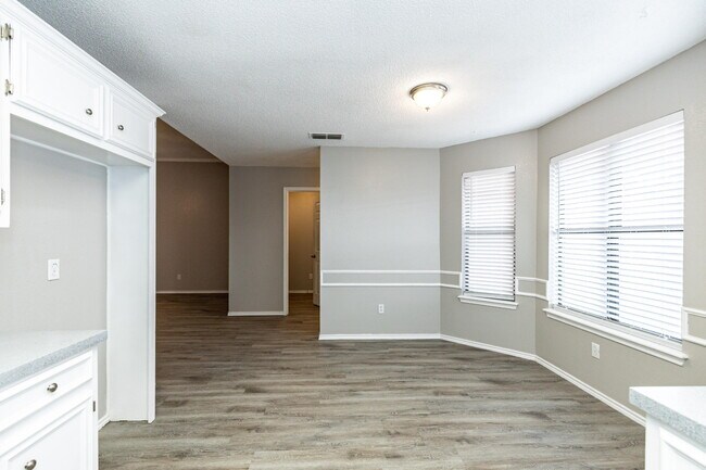 Building Photo - 2204 94th St