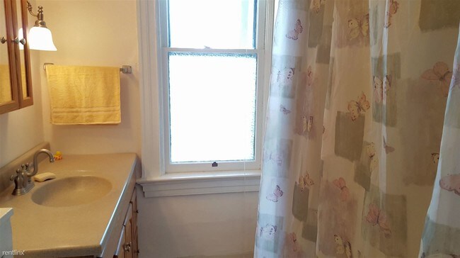 Building Photo - 2 br, 1 bath 4plex - 5106 Westminster Pl A...