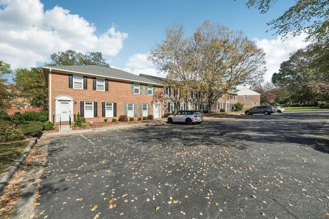 Building Photo - 3915 Valley Ct