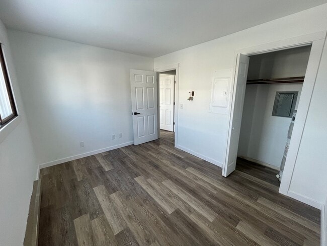 Building Photo - 915 Genrich St