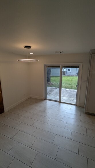 Building Photo - 1220 N Cedar Crest Blvd