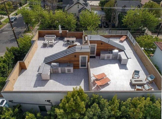 Building Photo - 801 N Kilkea Dr