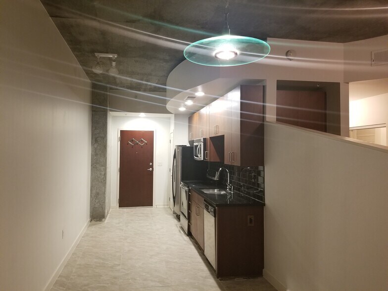 Building Photo - 155 S Court Ave