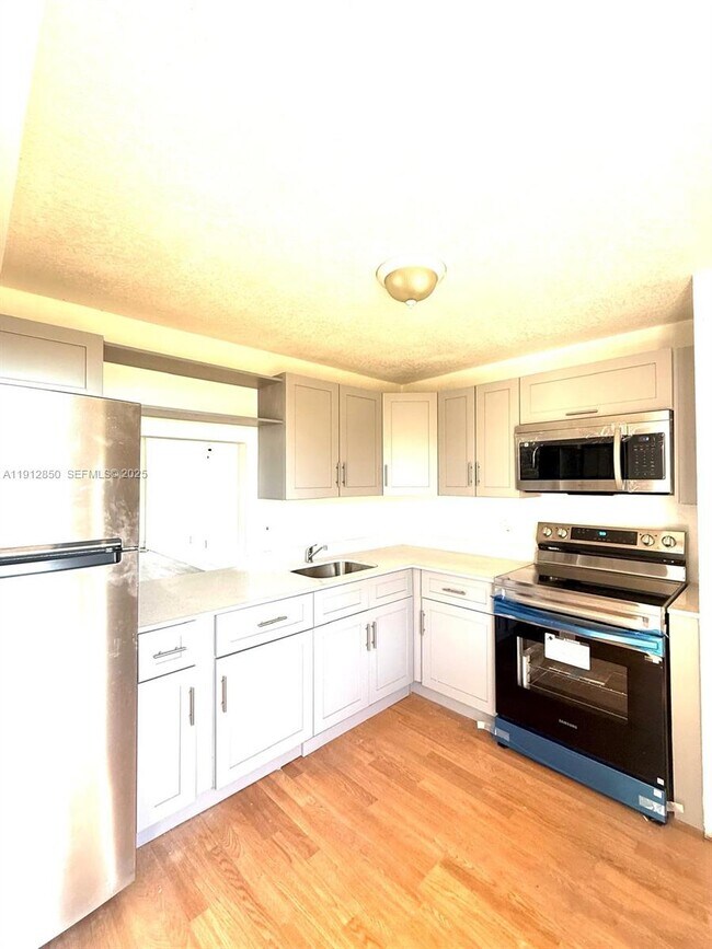 Building Photo - 1401 NE 191st St