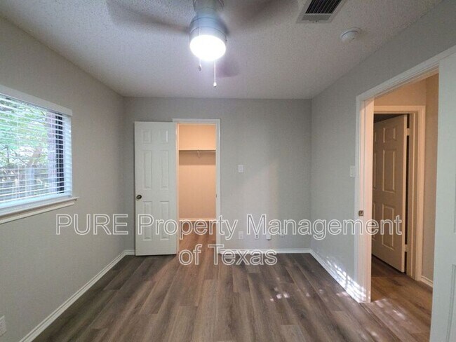 Building Photo - 1406 Bullhill Cove
