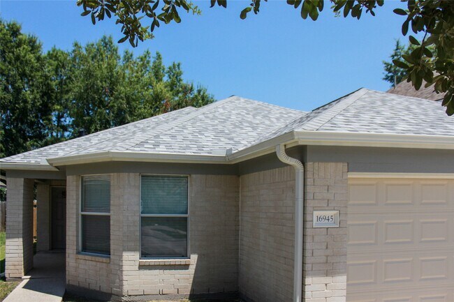 Building Photo - 16945 Scenic Knoll