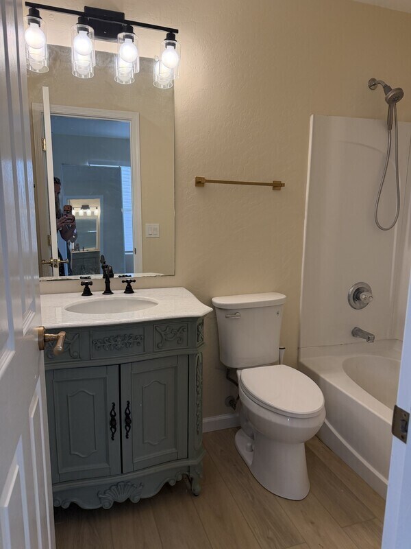 Building Photo - 9233 E Neville Ave