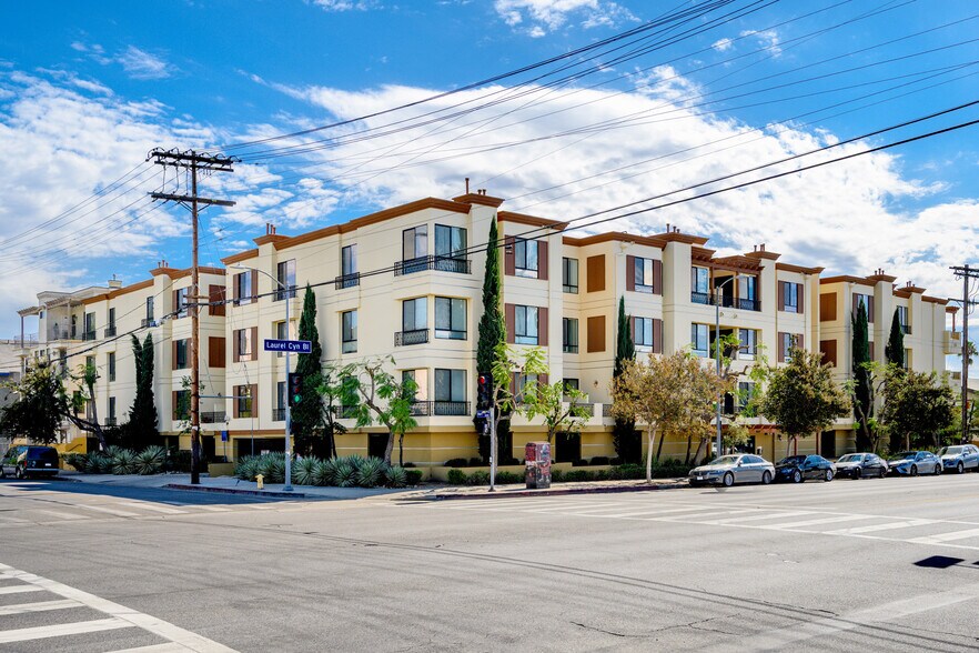 Primary Photo - 6938 Laurel Canyon Blvd