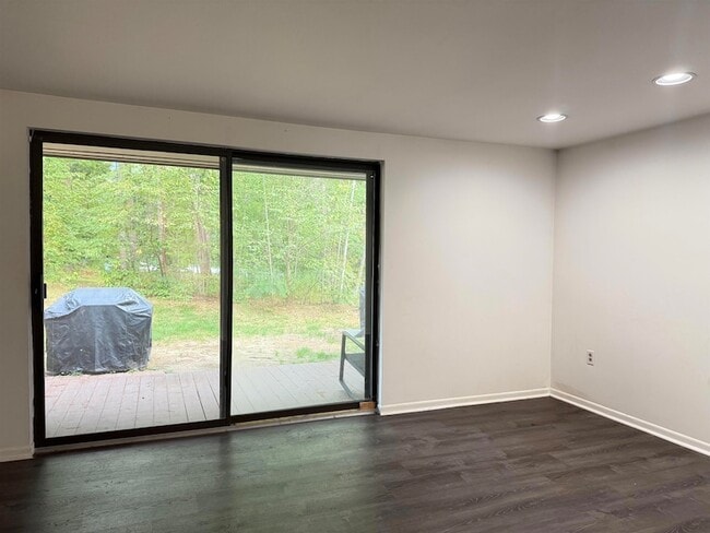 Building Photo - 4 Churchill Ct