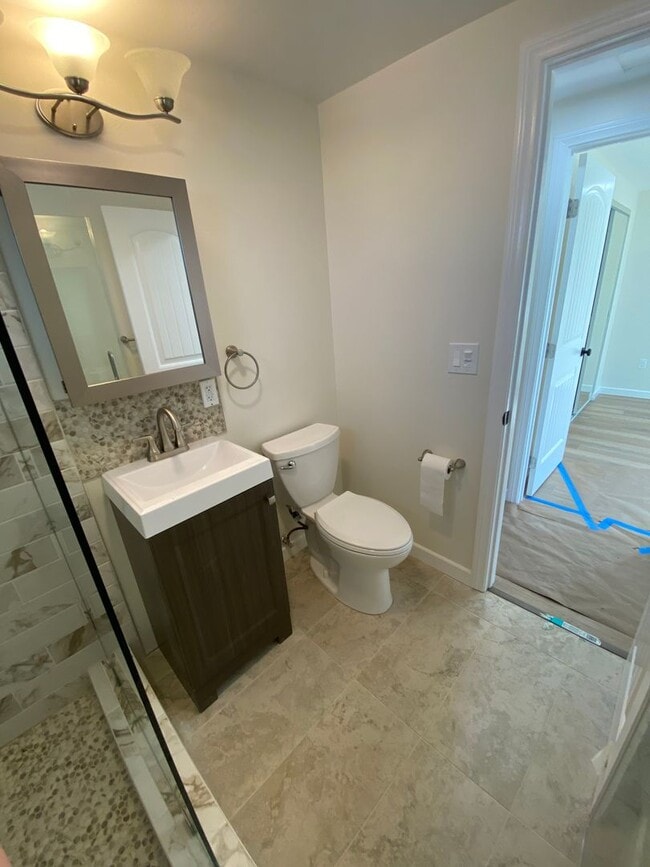 Building Photo - AVAILABLE NOW - NEWLY RENOVATED 3BD+1BA HOME