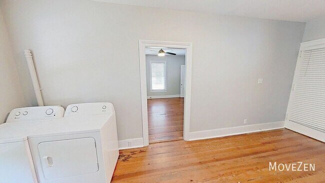 Building Photo - 604 N Blount St