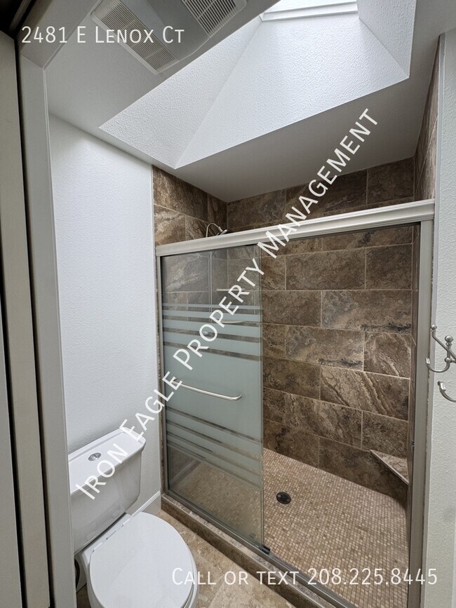Building Photo - 2481 E Lenox Ct