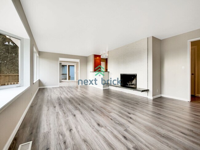 Building Photo - Beautiful 4 Bedroom 3 Bathroom Home for Rent!