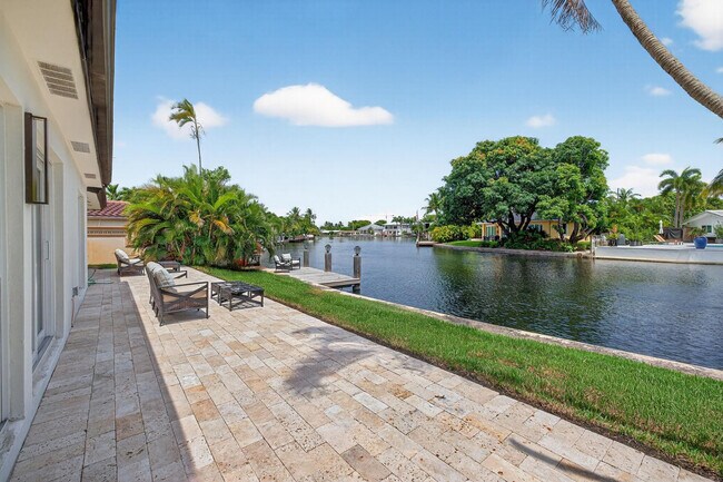 Building Photo - 1981 Coral Gardens Dr