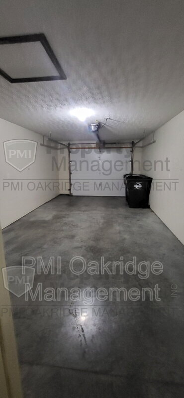Building Photo - 740 Meadow Glen Ave