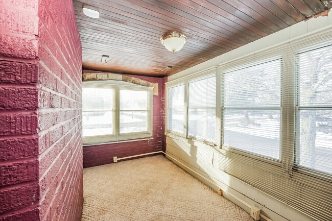 Building Photo - 3549 Bainbridge Rd