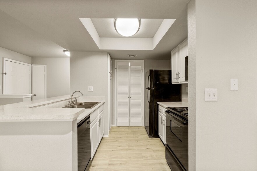 Building Photo - Waterside Apartments Tulsa