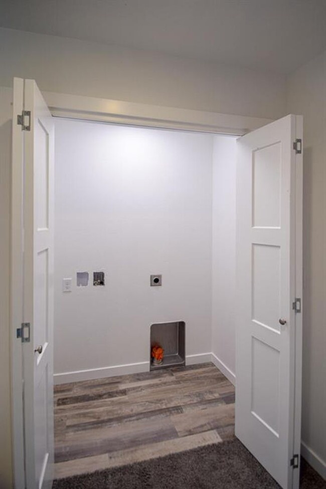 Building Photo - New South Hills Duplex Stunner!
