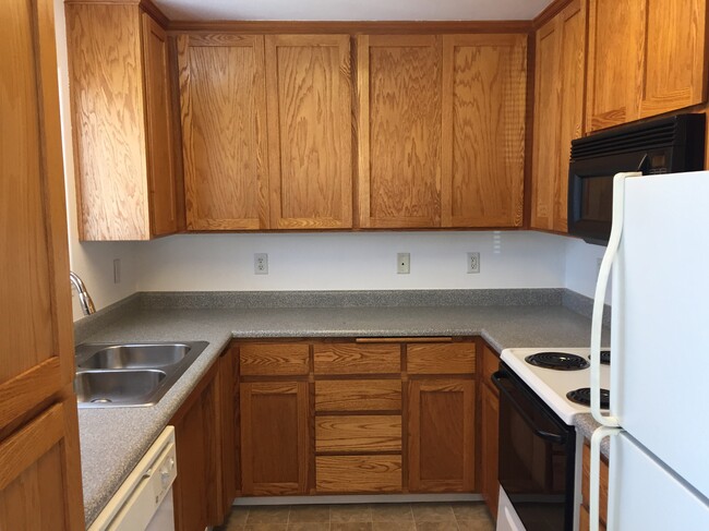 Kitchen - 2671 Paloma Ave