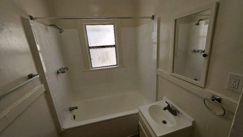 Building Photo - 1521 Wilcox Ave