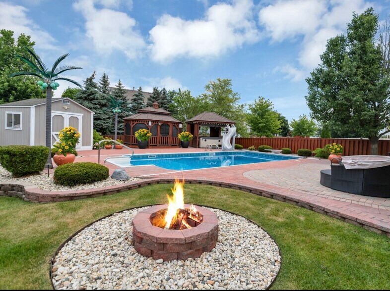 Building Photo - 250 Ferryville Dr